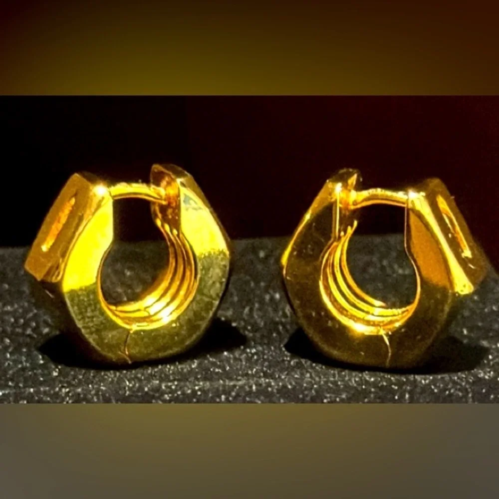 VERSACE Gold Tone Small Hoop Earrings w/Box. Authentic. EUC